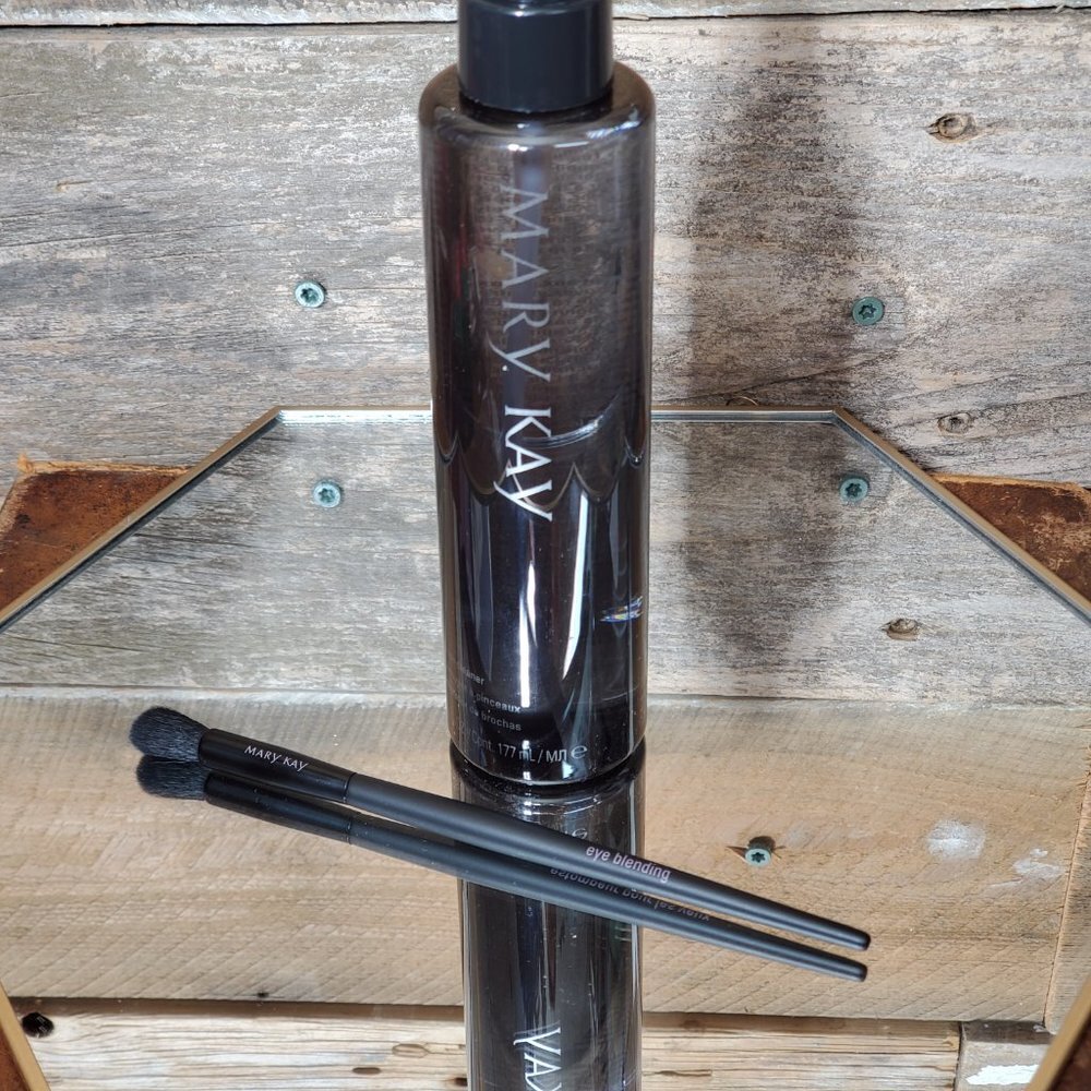 Combo Brush Cleaner and Eye Blending Brush - Mary Kay
